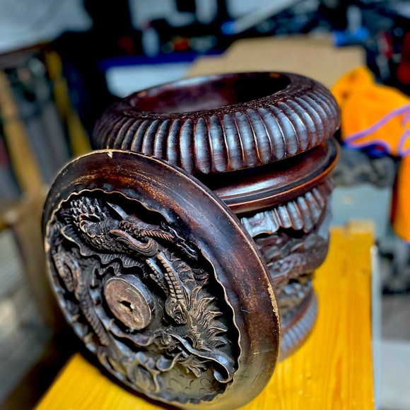 Hand carved Chinese dark red wood rice storage container. - Picture 6 of 11